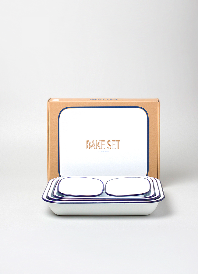 Falcon Enamelware Bake Set White with blue rim