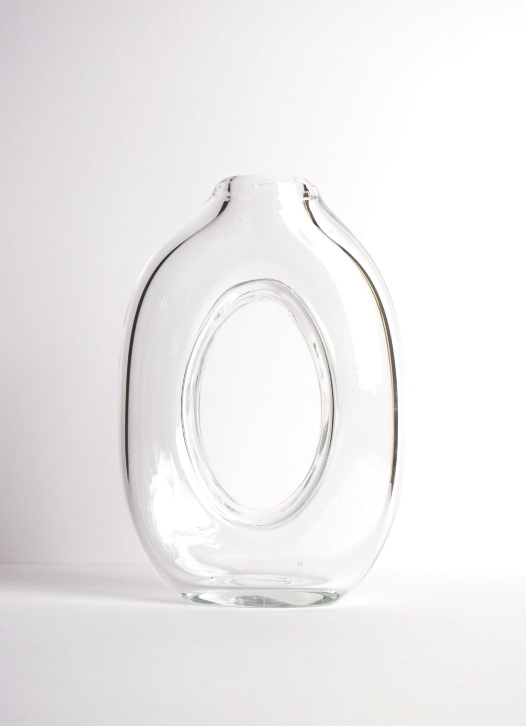Nanda Soderberg - Handblown Loop Glass Vase - transparent
