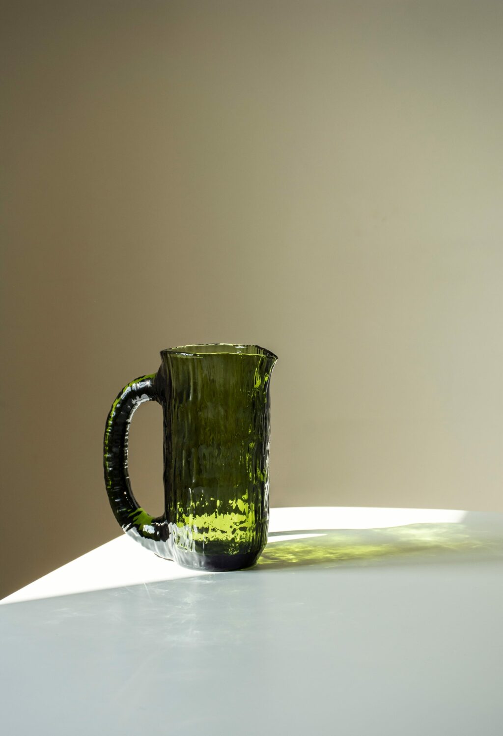 Nedre Foss - Vannfall - Water jug in mold-blown glass - Bottle Green