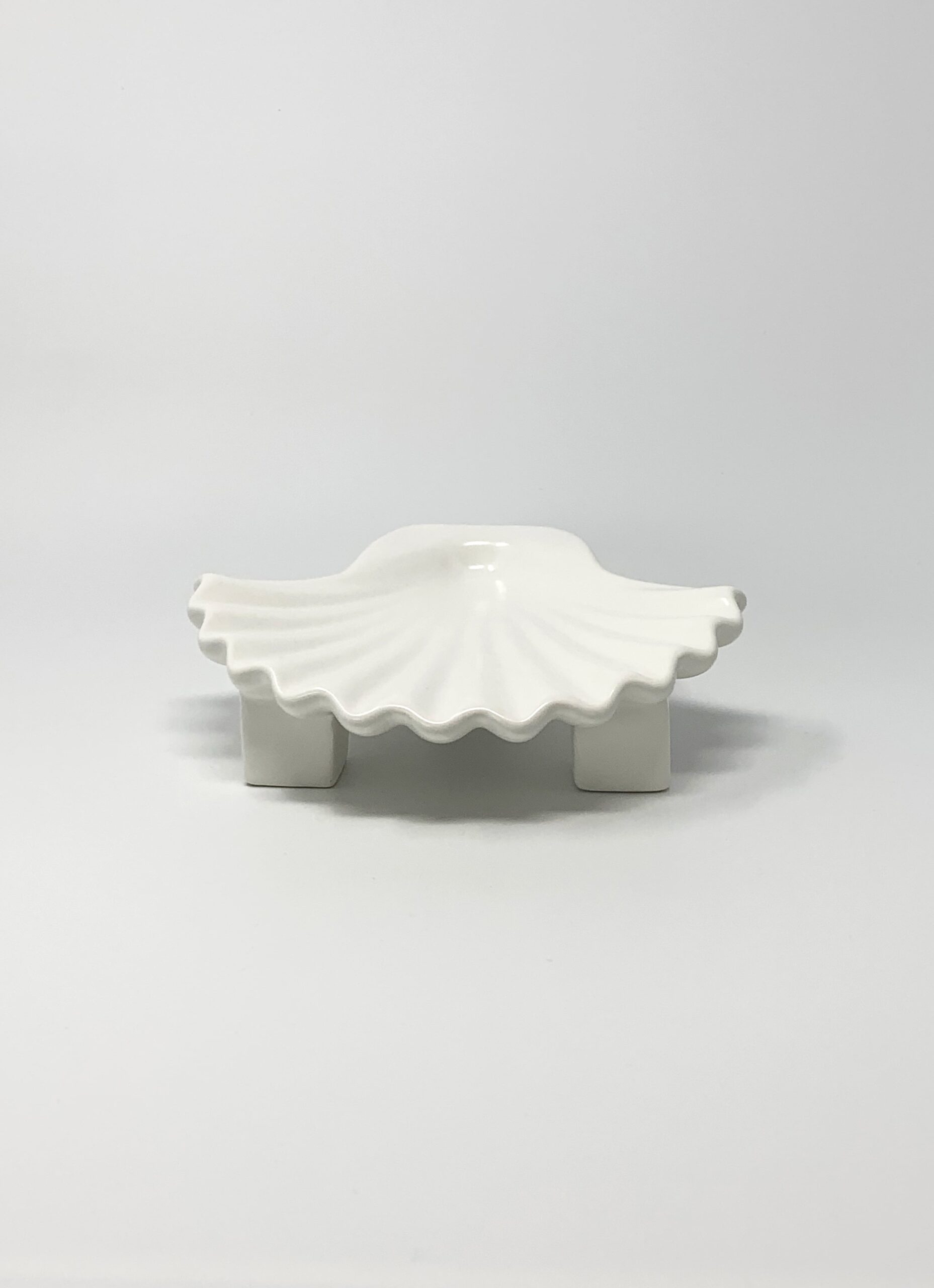 Los Objetos Decorativos - Seashell Plate - White