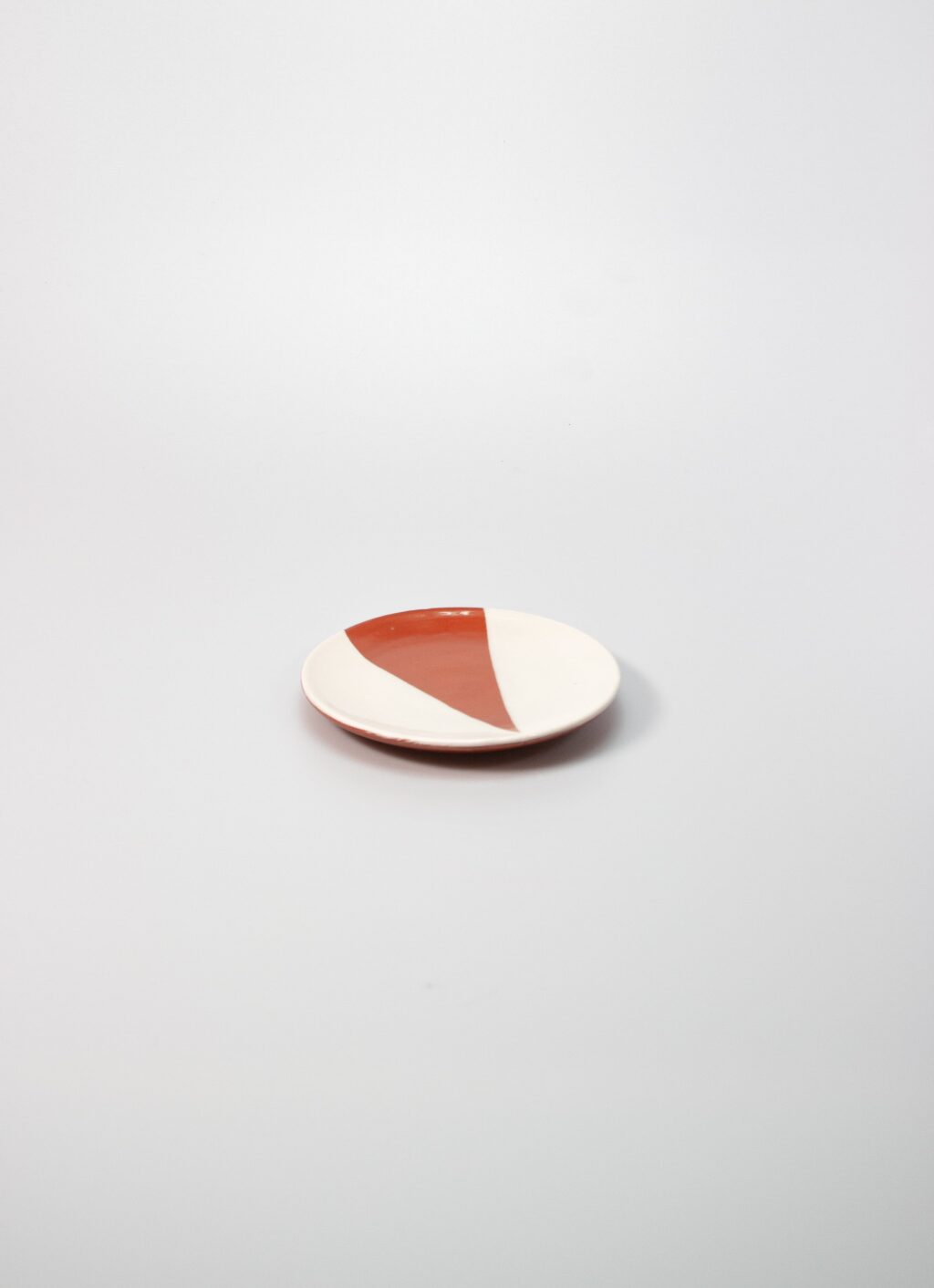 Casa Cubista - Geometric Mini Plate - Triangle - Terracota and White