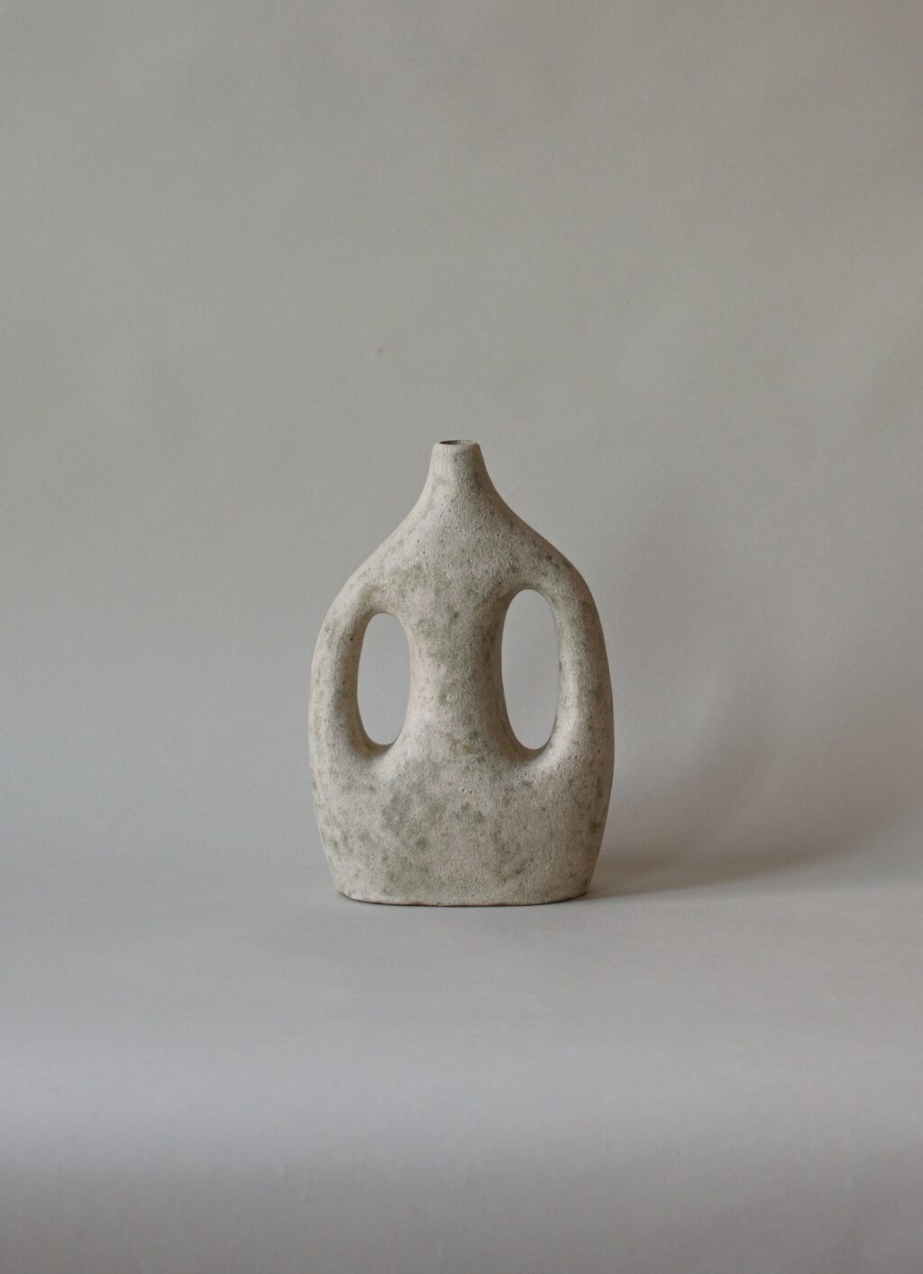 Viv Lee - Handmade stoneware vessel - Sympoiesis IV - Medium stone