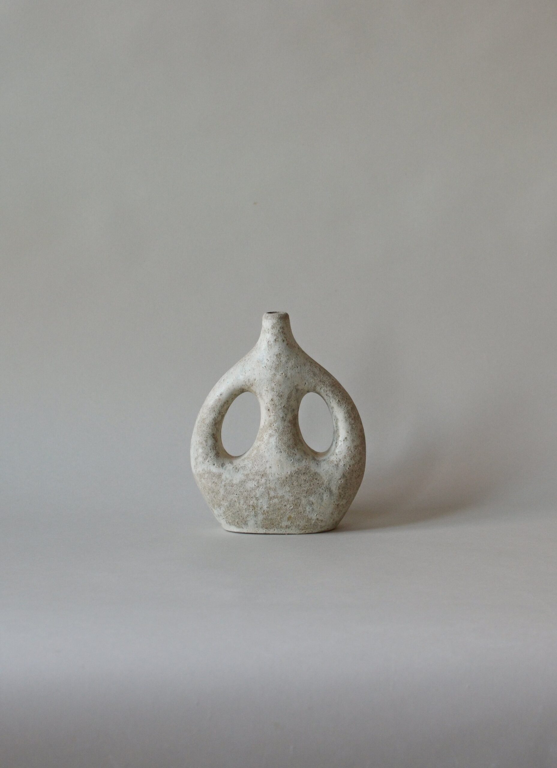 Viv Lee - Handmade stoneware vessel - Sympoiesis V - Medium stone