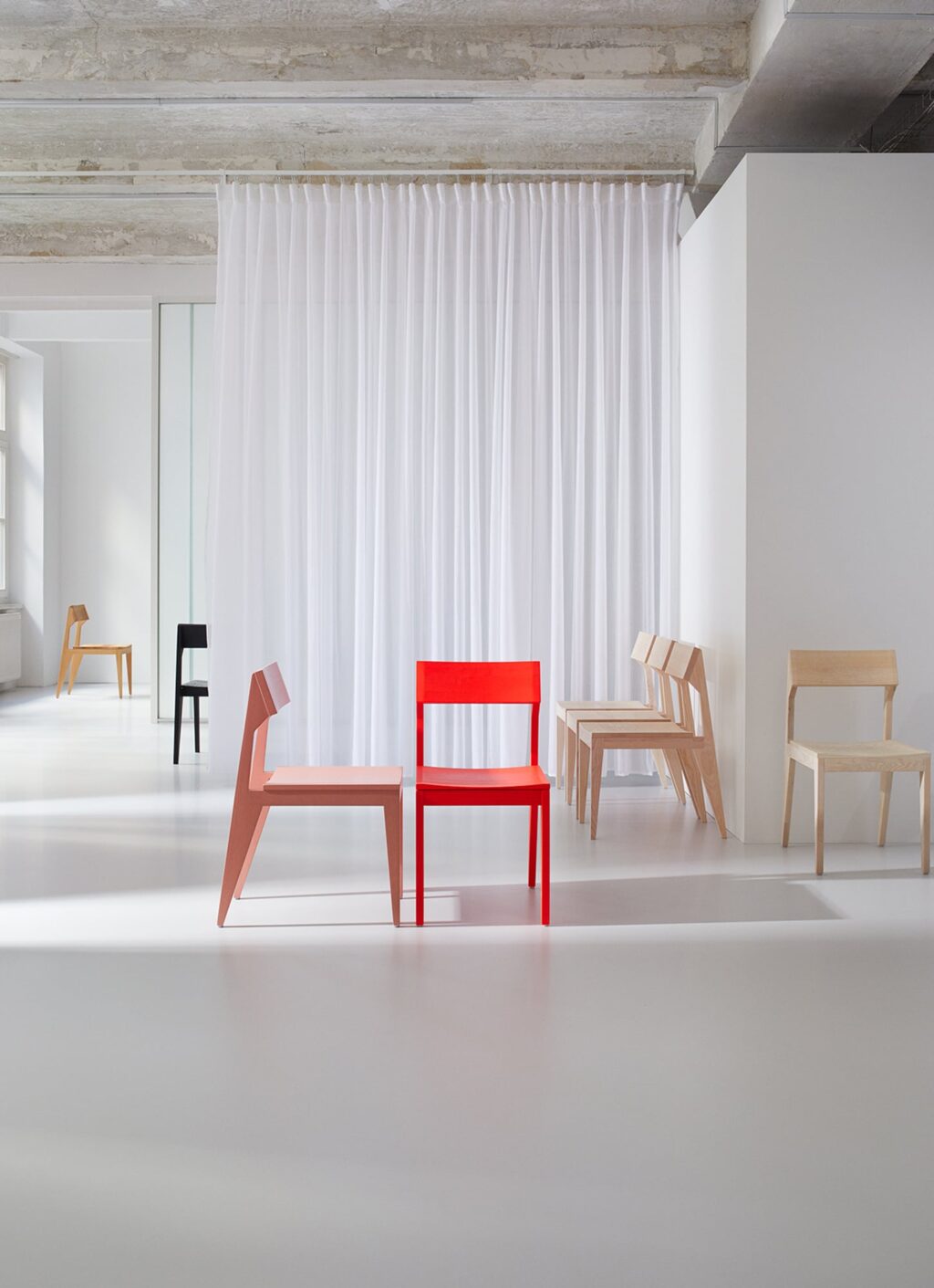 Objekte unserer Tage - OUT - Schulz - Chair - Solid ash - lacquered in various colours