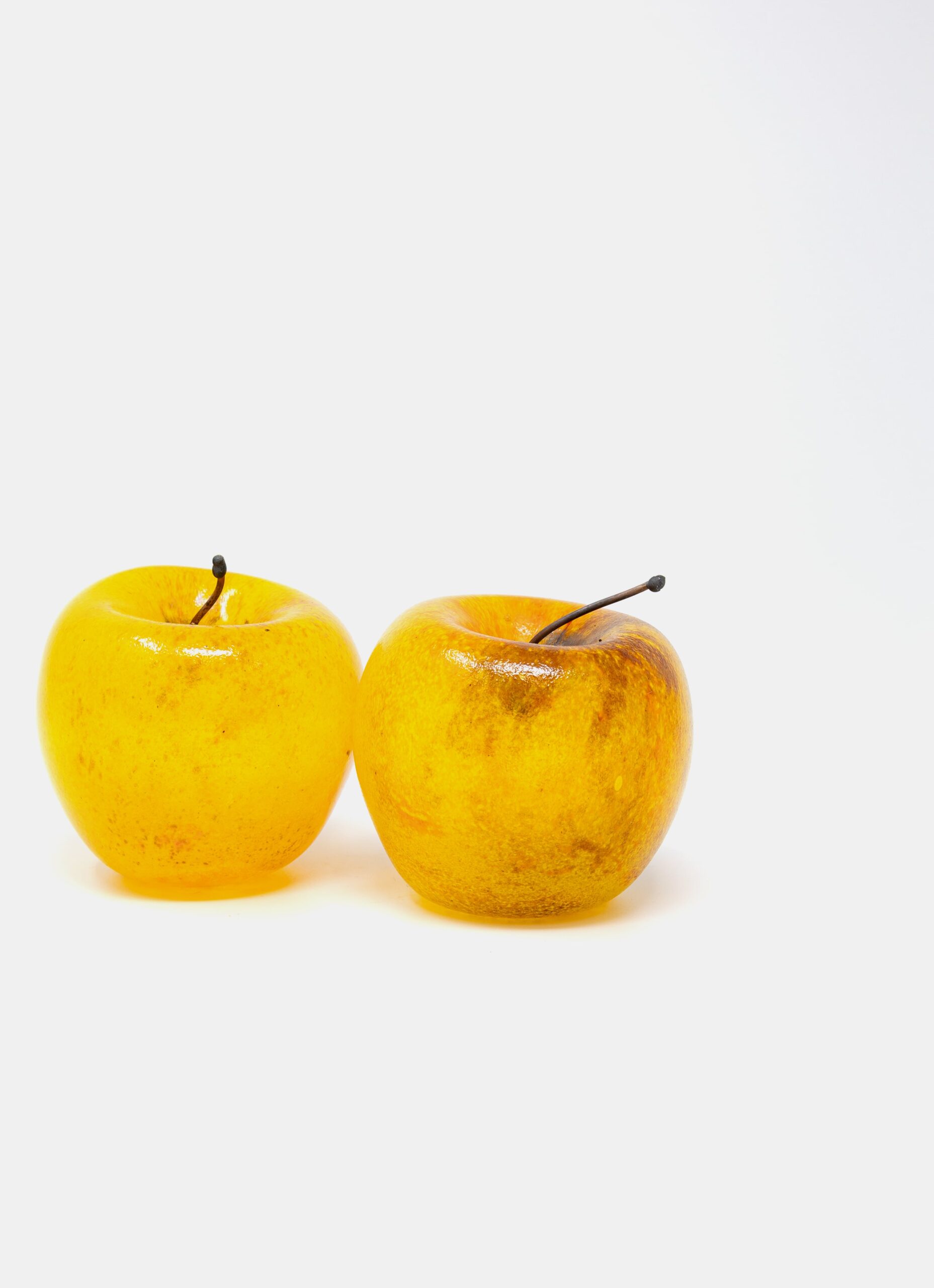 Gunilla Kihlgren - Handblown glass - Apple - orange-yellow