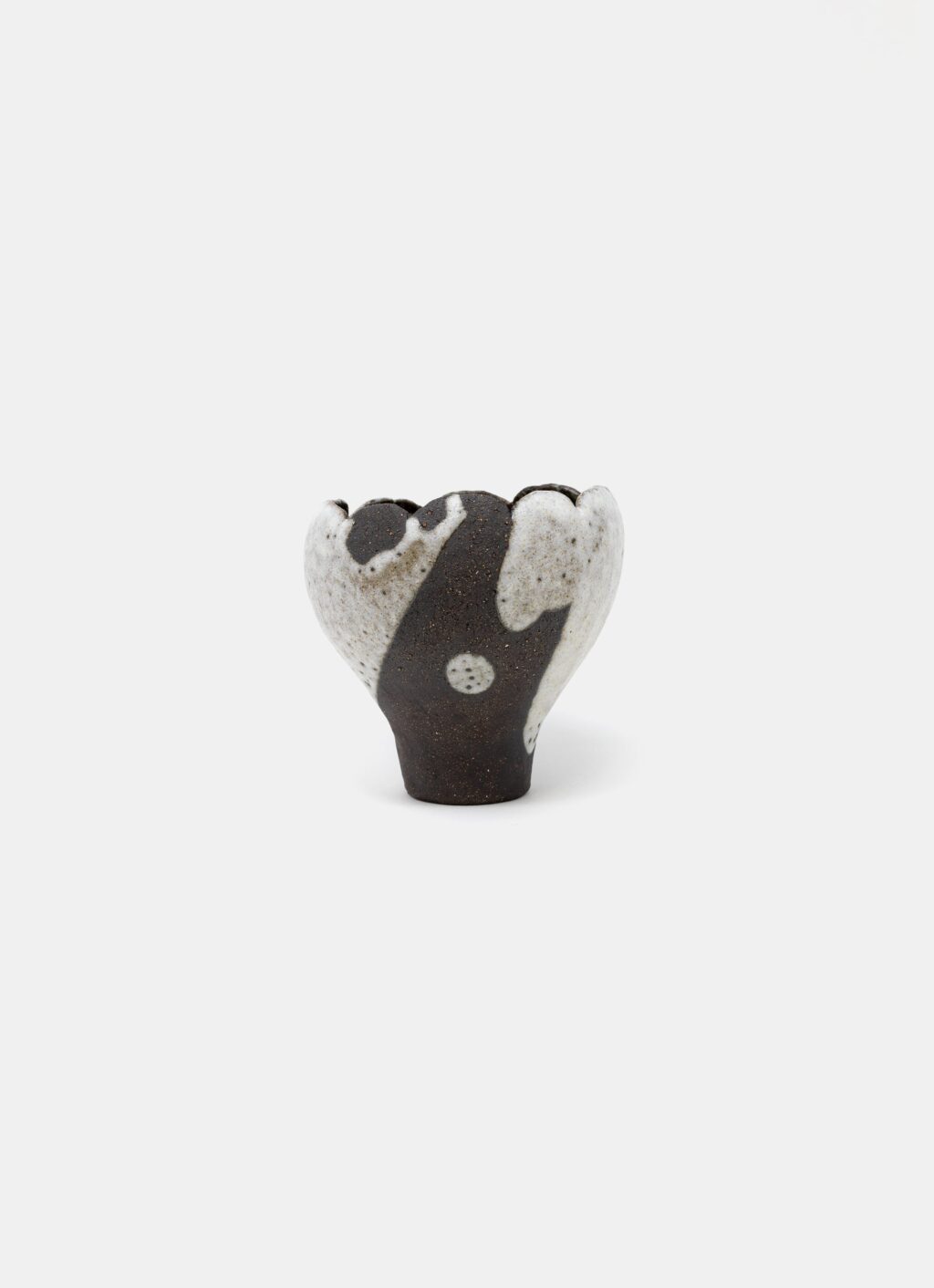 Mano Mani - Ikebana Vase - Dark Stoneware and white glaze - 3