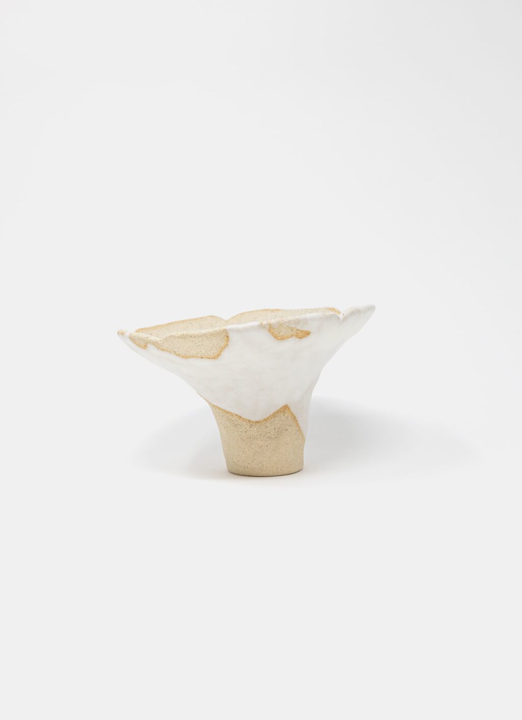Mano Mani - Ikebana Vase - Light Stoneware and white glaze - 1