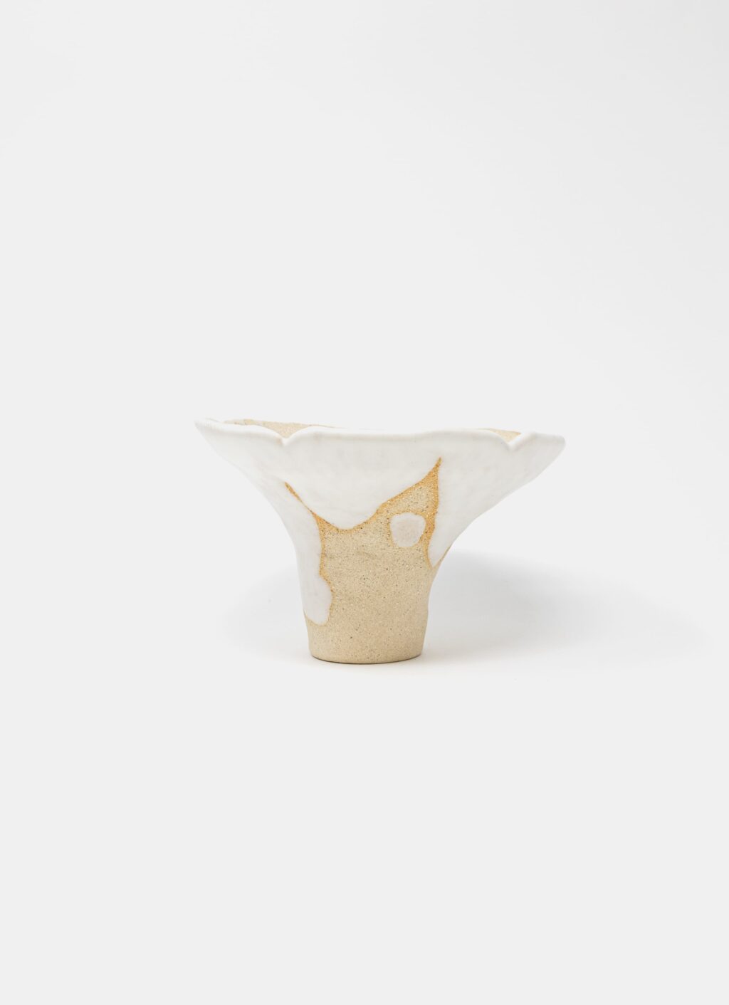 Mano Mani - Ikebana Vase - Light Stoneware and white glaze - 1