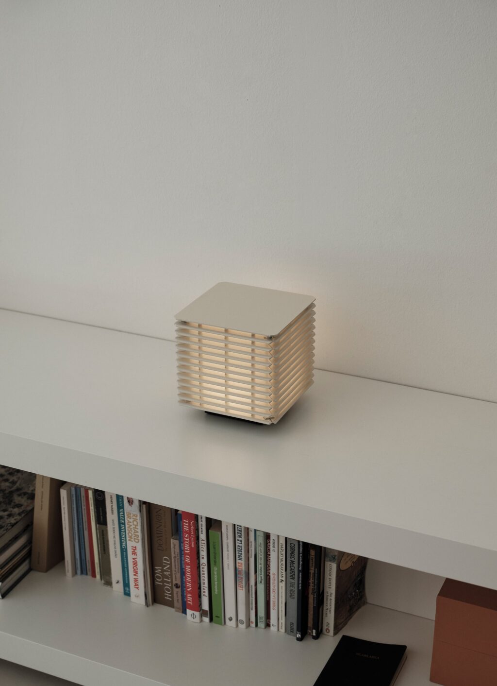 Santa & Cole - Antoni Arola - Shiro 17 interior