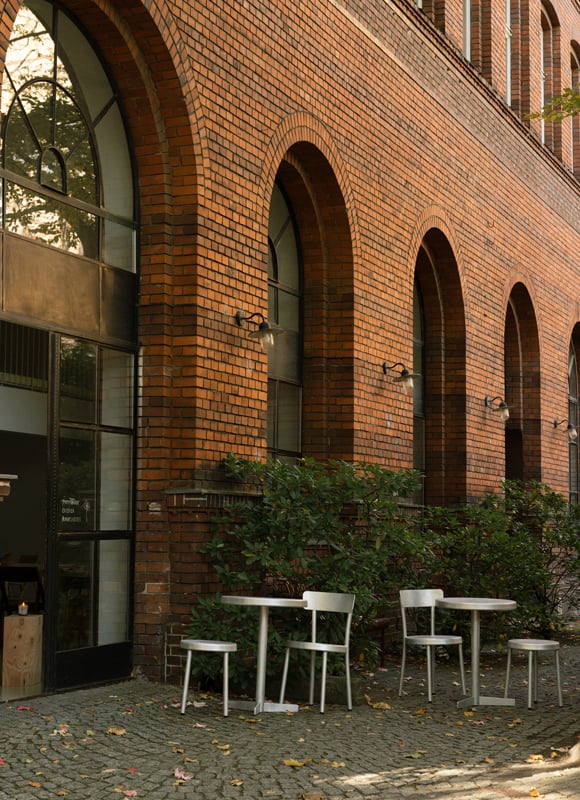 VOLTA_FRAMA-Tasca-Series_Aluminium_Stainless-Steel-Furniture_Outdoor-Season_Summer_Citylife_Barista_B2B