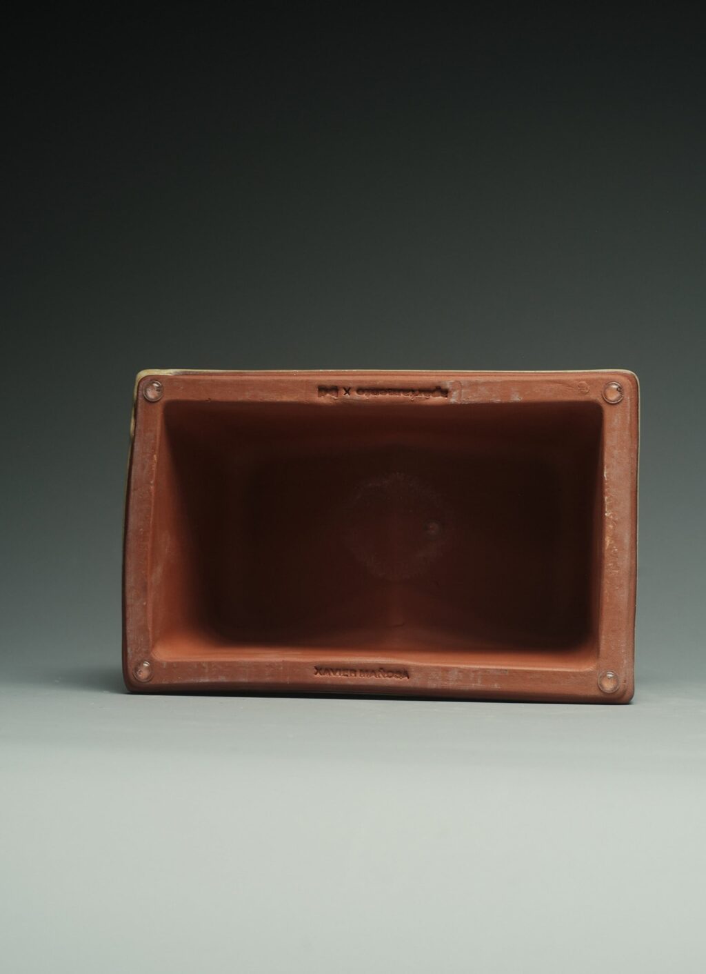 Apartamento - Xavier Mañosa’s Ceramic Bookstand