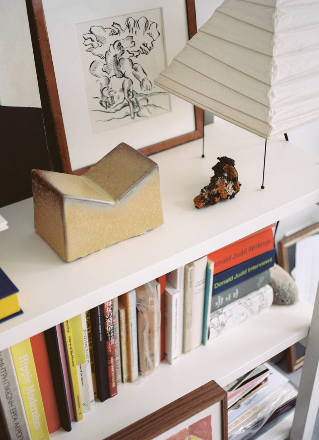 Apartamento - Xavier Mañosa’s Ceramic Bookstand