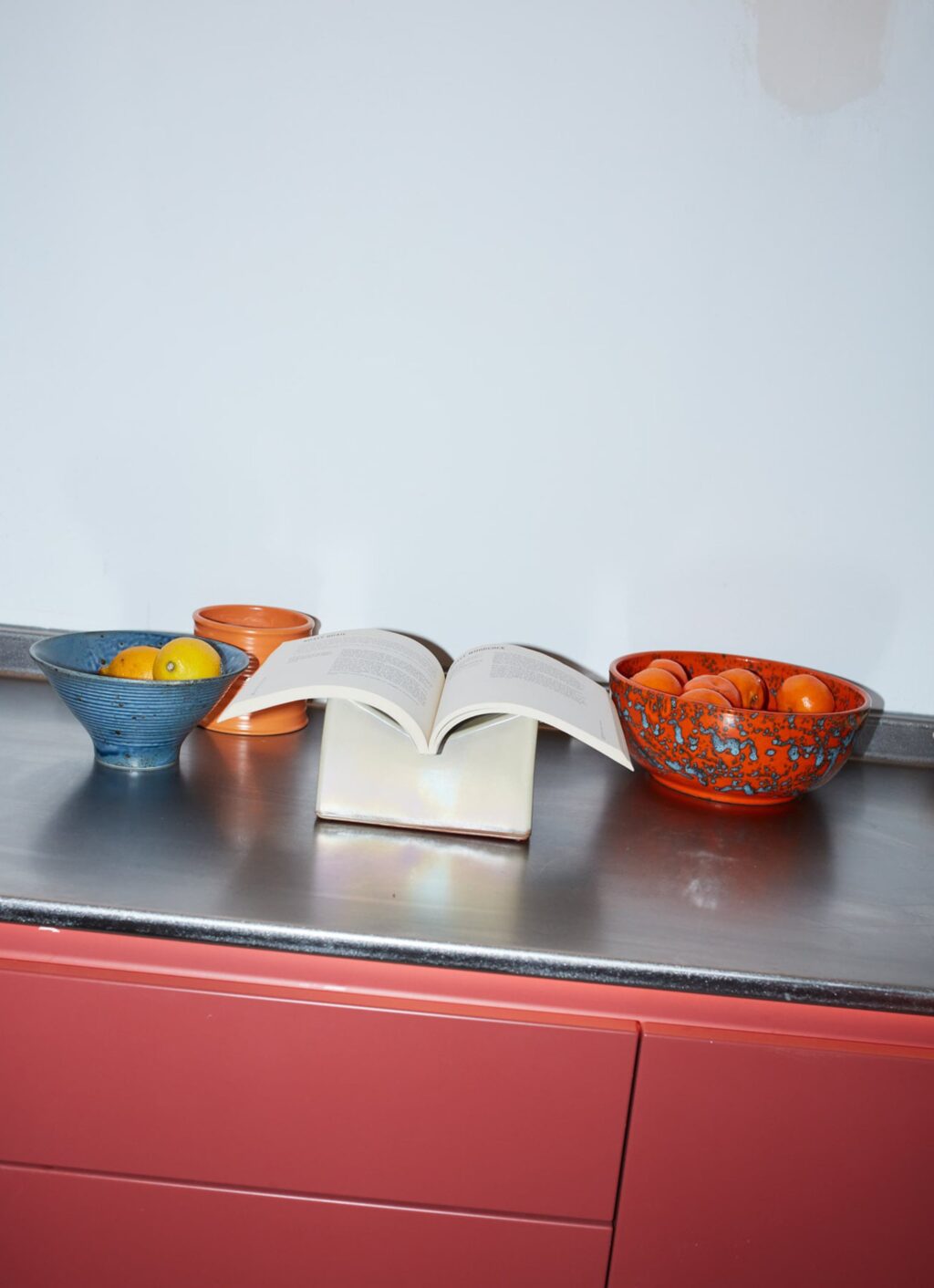 Apartamento - Xavier Mañosa’s Ceramic Bookstand