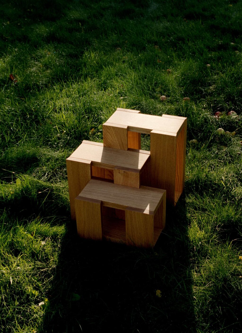 RYE - Etagére Side Table