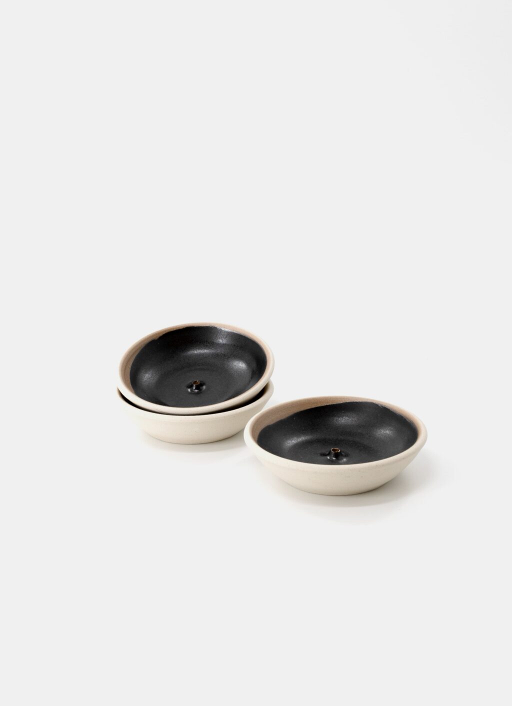 Incausa – Handmade Stoneware Incense Holder – Black