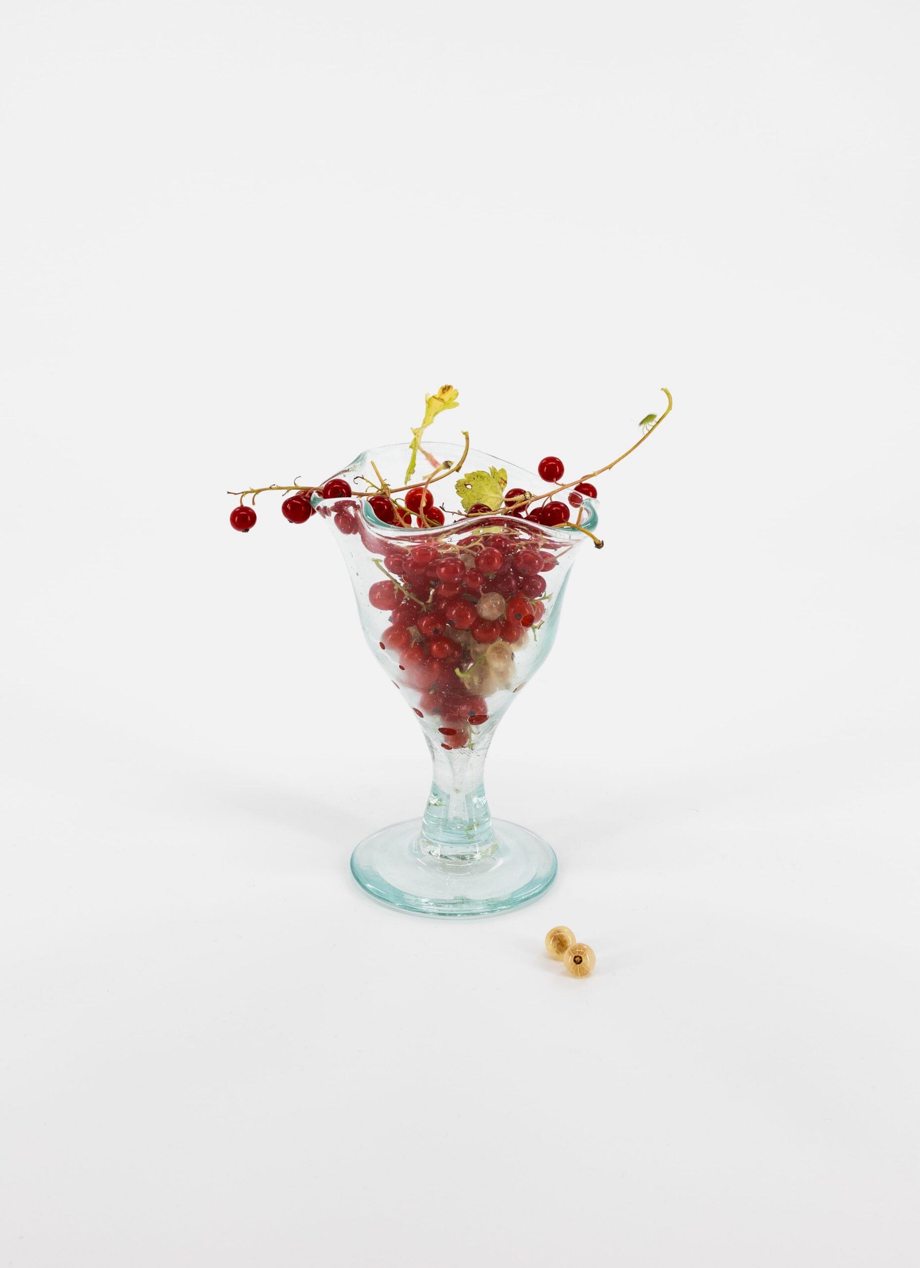 Volta_Summer2026_Outdoor_Icecream_handblown-glass_recycled-glass_gatherings_Summer_Solstice_Midsummer_Berries-Fruits-Icecream_Fresh_Water_Seaside_Sea_Lake_Holidays
